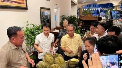 Cùng con trai hoàn tất thương vụ trăm tỷ, đại gia Đoàn Nguyên Đức còn bao nhiêu tiền?