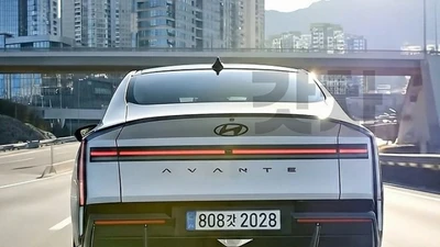 Hyundai Elantra đời mới lộ thiết kế hầm hố, đậm chất tương lai