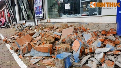 Cảnh vỉa hè Hà Nội như “bãi chiến trường” sau khi đập bậc tam cấp