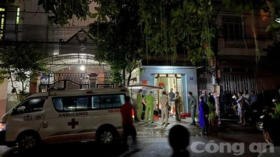 Thanh niên ở Bình Dương tử vong nghi do vừa sạc pin vừa bấm điện thoại
