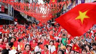Nhiều ngân hàng tặng thêm tiền và quà 2/9 cho người dân liên kết tài khoản VNeID
