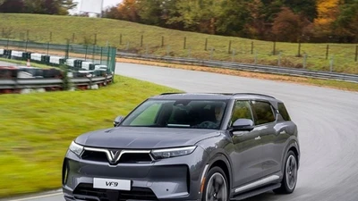 Giá xe VinFast VF 9 lăn bánh tháng 8/2025
