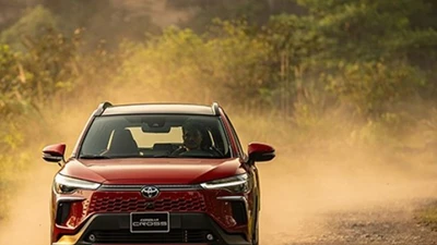 Mua xe thứ hai nên chọn xe Toyota Corolla Cross Hybrid hay xe điện