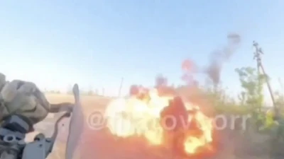 Video: Khoảnh khắc UAV tự sát lao xuống cách phóng viên chiến trường Nga vài mét