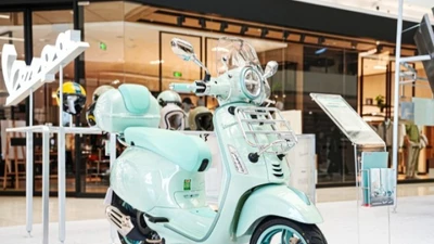 Cận cảnh Vespa Primavera S và Sprint S 2025 mới đẹp mê ly