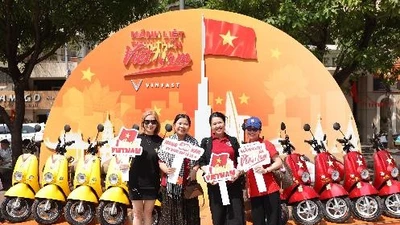  Người dân TPHCM hào hứng “check in” tại triển lãm “50 Hành trình-Một Tương lai Xanh”