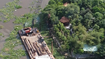 Quận 12 (TP HCM): Ngang nhiên ép cọc, xây kè lấn sông Sài Gòn?