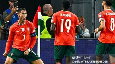 Bồ Đào Nha ngược dòng trước Hungary, Ronaldo ghi bàn thứ 943