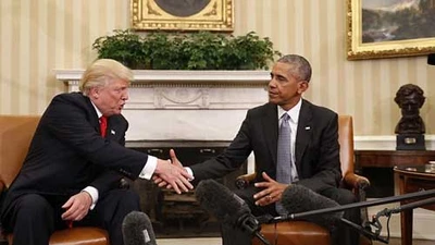 Những cử chỉ đầy ẩn ý trong cuộc gặp Donald Trump-Barack Obama