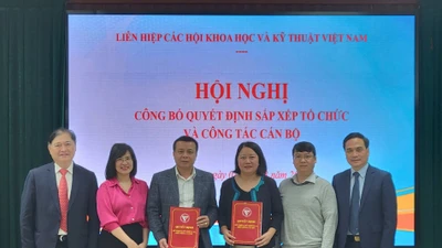 Công bố các quyết định về sắp xếp tổ chức Cơ quan Trung ương LHHVN