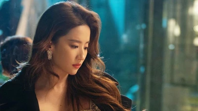 Hé lộ bí mật mối quan hệ của Lưu Diệc Phi với cha nuôi tỷ phú