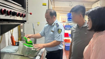 Chủ quán lòng se điếu thừa nhận lòng dài 40m chưa chính xác