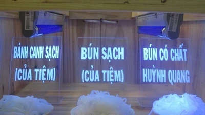 Mẹo giúp bà nội trợ nhận biết bún sạch và bún có huỳnh quang, hàn the