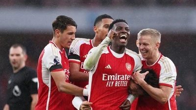 Cú áp phe Arsenal mua Eze “phút 89”: 7 cái tên phải ra đi, Trossard lâm nguy