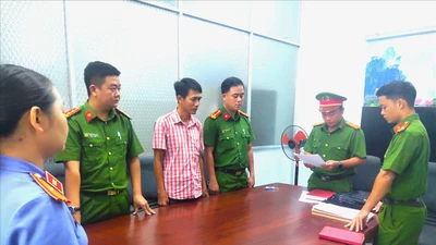 Hàng chục người đánh bạc tại CLB Doanh nghiệp Việt Kiều CN Hà Nội - King Club