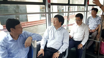 Hà Nội: Chở 13.000 khách mỗi ngày, buýt nhanh BRT quá tải