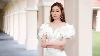 Cận cảnh thời trang nóng bỏng, đốt mắt người nhìn của Elly Trần 