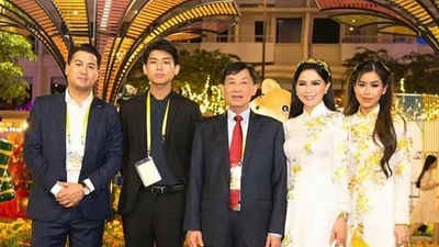 Các con ông “vua hàng hiệu” giữ chức gì trong đế chế nghìn tỷ?