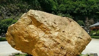 Vứt chỏng chơ gần chục năm, tảng vàng khổng lồ không ai nhặt 