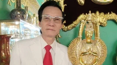 Đại gia đồ cổ sở hữu 3 tấn vàng là ai?