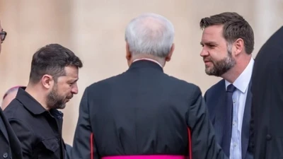 Hành động bất ngờ của ông Zelensky và ông Vance tại Vatican