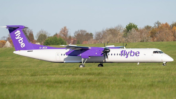 Tháng 2/2014, phi công hãng hàng không giá rẻ của Anh Flybe hốt hoảng khi thấy cánh tay nhân tạo của ông đã rời ra khi hạ cánh, khiến ông bị mất kiểm soát máy bay trong chốc lát. Ảnh: TheTime