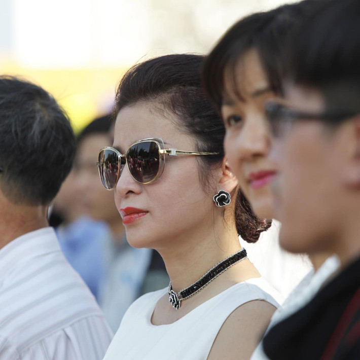 Qua loạt ảnh, nhiều người không khỏi trầm trồ vì nhan sắc ngày càng thăng hạng của nữ doanh nhân.