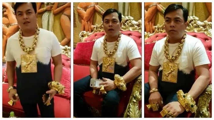 Các món đồ bằng vàng được Phúc XO sử dụng đều phải khắc chũ "XO" để đánh dấu thương hiệu riêng của mình. Ảnh chụp màn hình
