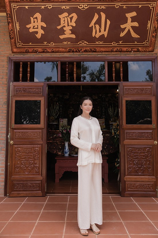 Ngoài ra, Lý Nhã Kỳ còn xây "biệt phủ" gỗ mang đậm kiến trúc Việt 10.000 mét vuông ở Vũng Tàu để tặng mẹ. Ảnh: FBNV