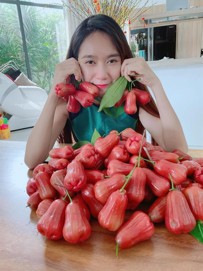 Roi sạch được bà xã Lý Hải thu hoạch. Nguồn ảnh: FBNV