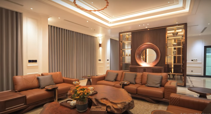 Biệt thự 4 tầng được xây trên khu đất rộng 360m2, diện tích xây dựng 1 sàn là 150m2.