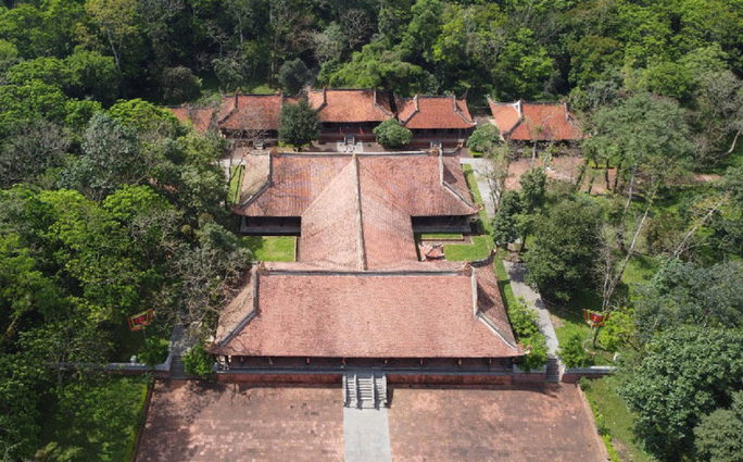 Công trình nằm trên diện tích hơn 1.600m2, là một trong những công trình quan trọng, bề thế ở khu trung tâm di tích Lam Kinh. Ảnh: Baodantoc