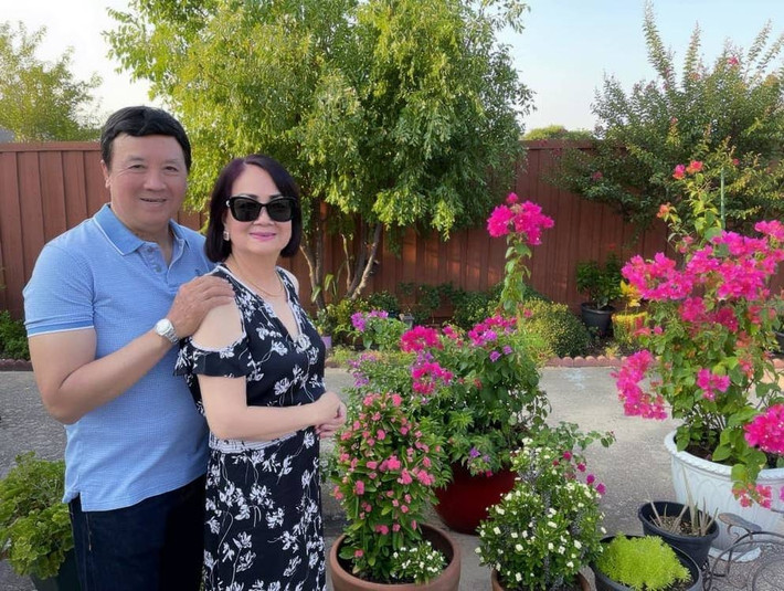 NSƯT Bảo Quốc là diễn viên hài kịch và cải lương nổi tiếng của Việt Nam. Hiện tại, nam nghệ sĩ sống cùng gia đình trong căn nhà vườn tại Mỹ.