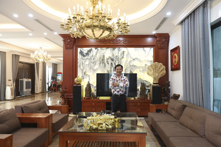 Nội thất phía trong căn biệt thự khiến nhiều người xuýt xoa bởi độ hoành tráng, tiện nghi.