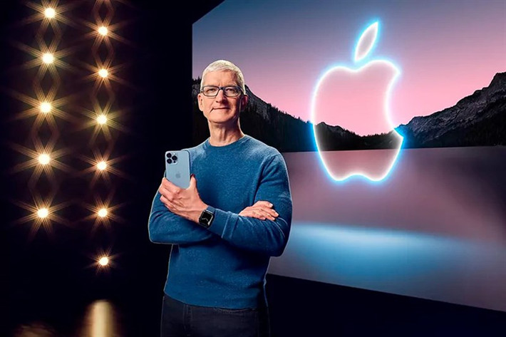 Thậm chí, Tim Cook còn tiết lộ thường mua đồ lót trong đợt giảm giá hàng năm của Nordstrom. Ảnh: CNBC