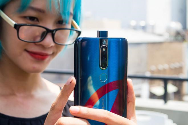 Oppo F11 Pro lên kệ tại Việt Nam vào đầu tháng 4/2019 với giá 8,5 triệu đồng. Model này có camera selfie 16 MP được đặt ẩn dưới đỉnh máy. Khi trải nghiệm mở khóa màn hình, selfie... camera này cho tốc độ trượt lên khoảng 0,2 giây. Camera selfie của máy được tích hợp AI, có thể nhận biết được độ tuổi, giới tính người chụp, từ đó điều chỉnh màu sắc, độ trắng cho phù hợp.