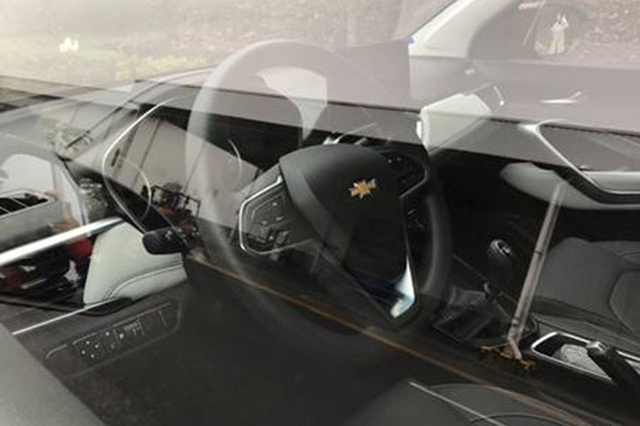 Hiện hình ảnh nội thất chính thức của Chevrolet Captiva 2019 vẫn chưa được công bố. Rất có thể xe sẽ chia sẻ thiết kế nội thất với Baojun 530 tương tự ngoại thất với không gian nội thất 5 chỗ và 7 chỗ. Xe có những trang bị nội thất nổi bật như màn hình cảm ứng trung tâm 8 inch, hệ thống định vị toàn cầu GPS, camera lùi, kết nối Bluetooth, cổng USB, dàn âm thanh 6 loa, ghế chỉnh điện và cửa sổ trời toàn cảnh.