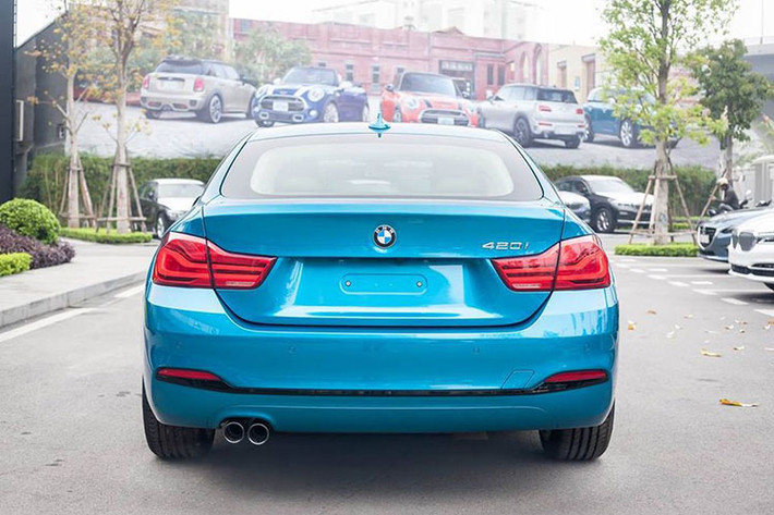 Cốp sau liền lạc, rộng rãi vừa vặn với kiểu dáng thanh lịch của mẫu xe sang BMW 4 Series Gran Coupé. Kích thước khoang hành lý rộng rãi kết hợp với mặt sàn phẳng, cho phép tăng lượng hành lý bên trong. Với công nghệ Tiếp cận Tiện lợi Comfort Access, việc đóng mở cốp sau càng thuận tiện hơn khi bạn không cần chạm vào cốp.