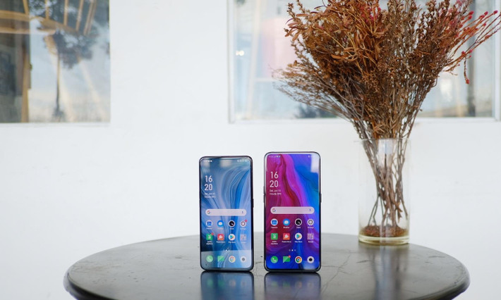 Oppo Reno và Reno 10x zoom ra mắt người dùng Việt ngày 6/6. Với mức giá trên 10 triệu đồng, đây là bộ đôi smartphone cao cấp đầu tiên của Oppo ra mắt trong 6 tháng đầu năm. Đại diện nhà sản xuất cho biết Reno là “phát súng” đầu tiên trong năm nay, hứa hẹn mở ra kỷ nguyên thiết kế di động mới tại Việt Nam.