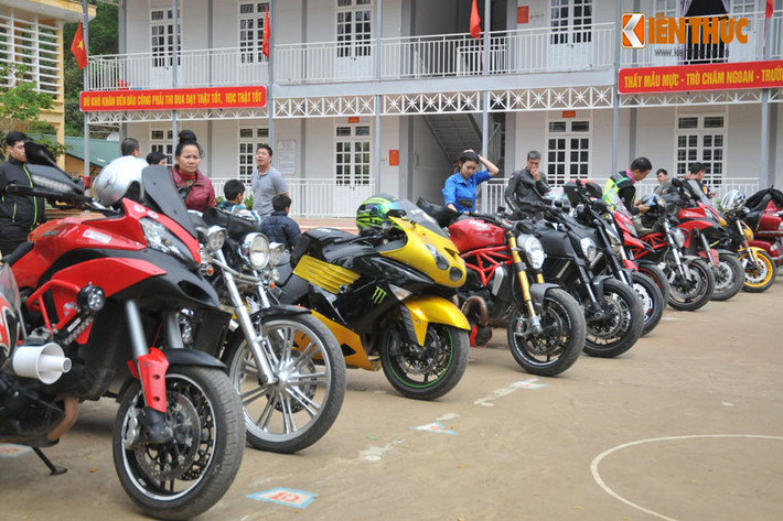 Đây là một trong số những chương trình nằm trong chuỗi “Hành trình văn hóa xuyên Việt 2015″ được Club Ducati Hà Nội, Ducati Việt Nam và Clb môtô Sơn La đứng ra tổ chức.