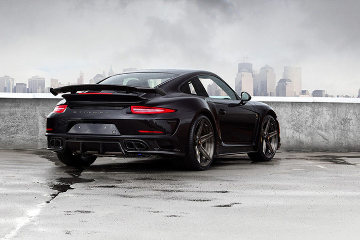 Porsche 991Turbo đã sở hữu sức mạnh 520 mã lực và lực mô-men xoắn cực đại 710 Nm đến từ khối động cơ boxer 3.8 lít tăng áp.