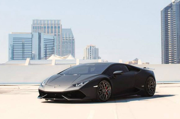 Tổng thể của chiếc Lamborghini Huracan vẫn được giữ nguyên ngoai trừ màu sơn mờ mới.