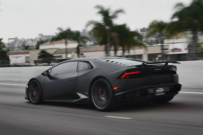 Bộ la-zăng ADV10.0 M.V2 CS được thay trên chiếc Lamborghini Huracan này có kích thước 20×9 ở phía trước và 21×12 ở phía sau.