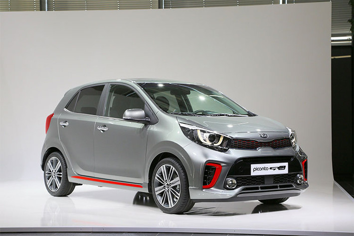 Tại thị trường Anh quốc, giá xe Kia Morning GT-Line từ 13.320 Bảng Anh (khoảng hơn 406 triệu đồng). Nếu chi thêm cho gói nâng cấp bao gồm cửa sổ trời chỉnh điện, sưởi ghế trước và vô lăng, chìa khóa thông minh... mức giá của xe sẽ tăng lên 14.720 Bảng Anh (khoảng 450 triệu đồng).