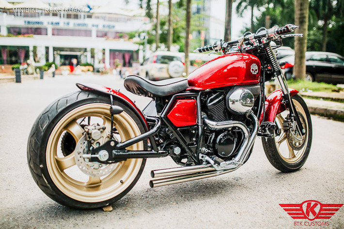 Xưởng độ xe máy mang tên Minibike Trung Khánh khá nổi tiếng trong giới biker Việt Nam với những bản độ bánh bự cho những mẫu xe từ nhỏ đến lớn và thậm chí cả những mẫu xe độ phong cách Sidecar.
