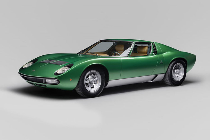 Hình ảnh nguyên mẫu của chiếc Lamborghini Aventador SV phiên bản đặc biệt này là chiếc Lamborghini Miura SV có số khung gầm #4846. Chiếc Miura SV này được trưng bày tại triển lãm Geneva năm 1971.