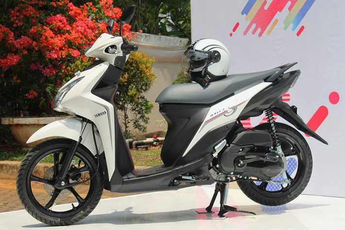 Rất có thể, lý do hãng xe máy Yamaha lại quyết định ra mắt Mio S 2019 ra thị trường Indonesia là do hãng xe Nhật muốn đánh thức lại thời đại hoàng kim mà Mio lần đầu tiên ra mắt đã chiếm được cảm tình của phái đẹp nhờ thiết kế dễ điều khiển, nhanh nhẹn và hiệu quả.