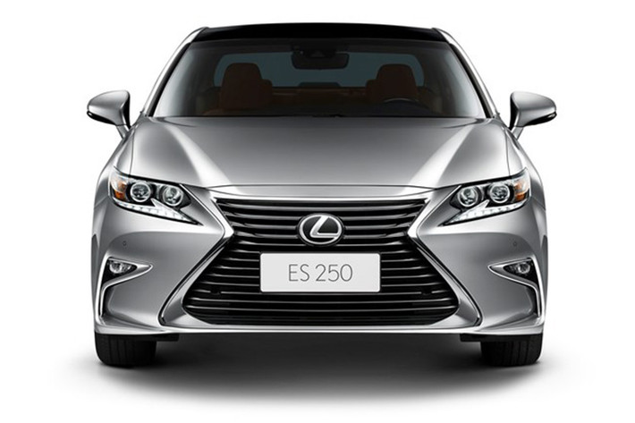 Cả ES350 và ES250 đều sử dụng hộp số tự động 6 cấp tiêu chuẩn và cấu hình dẫn động cầu trước. Mức tiêu hao nhiên liệu trung bình của bản ES350 là 9,5 lít/100 km và của bản ES250 là 8,0 lít/100 km.