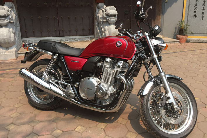 Mẫu CB1100 ABS 2015 được nhập về tại một đại lý tại Hà Nội theo yêu cầu của khách hàng. Hiện mức giá tại Việt Nam chưa được tiết lộ, nhưng tại thị trường châu Âu nó có giá bán khoảng 12.000 USD.