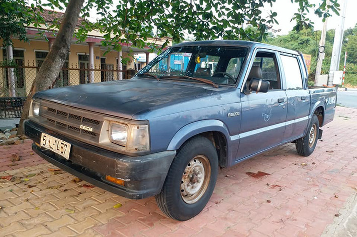 Những chiếc xe bán tải Mazda B2200 có xu hướng giảm giá qua từng năm, tỷ lệ thuận so với số năm còn có thể sử dụng trước khi hết niên hạn. Hiện trên thị trường xe cũ hiện nay, những chiếc xe còn ngon và mới hơn cũng chỉ có giá từ hơn 40 triệu đồng. Theo nhiều dân chơi bán tải, Mazda B2200 cũ độ lại phong cách gầm thấp hiện khá phổ biến.